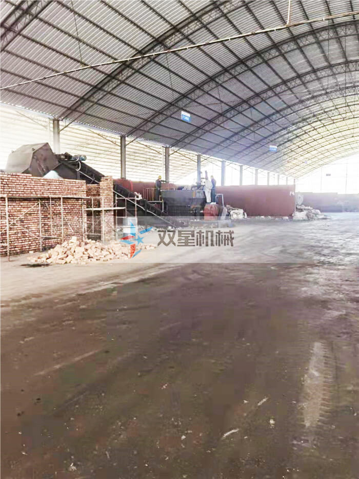 斷橋鋁破碎機生產(chǎn)線上?？蛻衄F(xiàn)場實拍