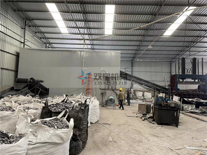 廢鋁破碎機作業(yè)現(xiàn)場