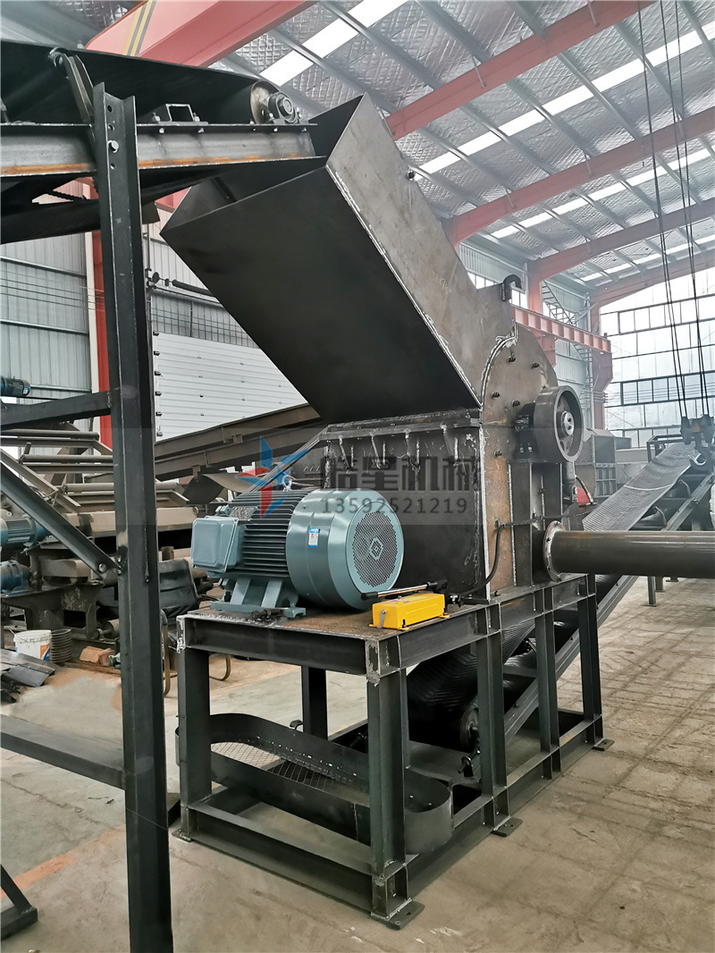 <a  target='_blank'><span>鋁型材破碎機(jī)</span></a>進(jìn)料喂料實拍