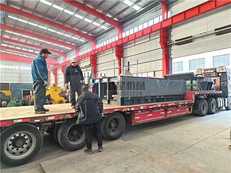 <a  target='_blank'><span>斷橋鋁破碎機(jī)</span></a>裝車(chē)發(fā)貨