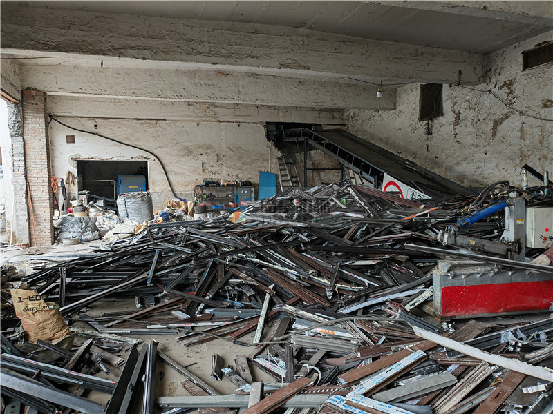 金屬破碎機設(shè)備的投資前景與風險分析